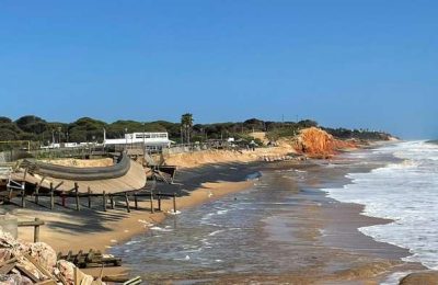 O Temporal destruiu a Praia do Forte Novo em Quarteira