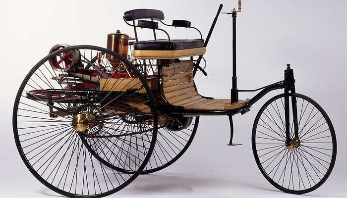 veículo com motor a gasolina em 1886