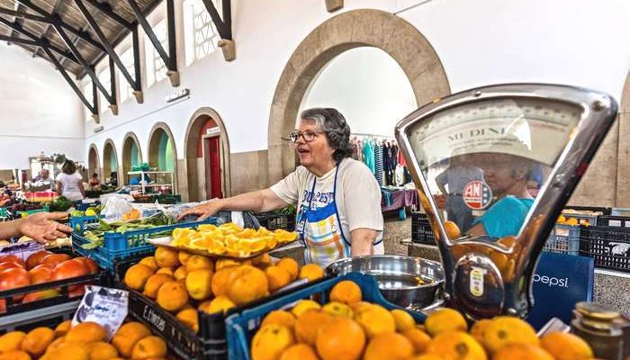 Cultura local no Mercado Fora d'Horas em Silves
