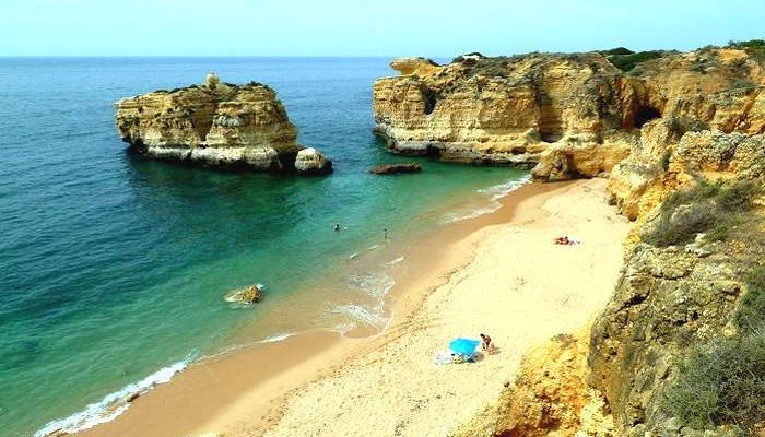 Características das 10 praias mais exclusivas no Algarve
