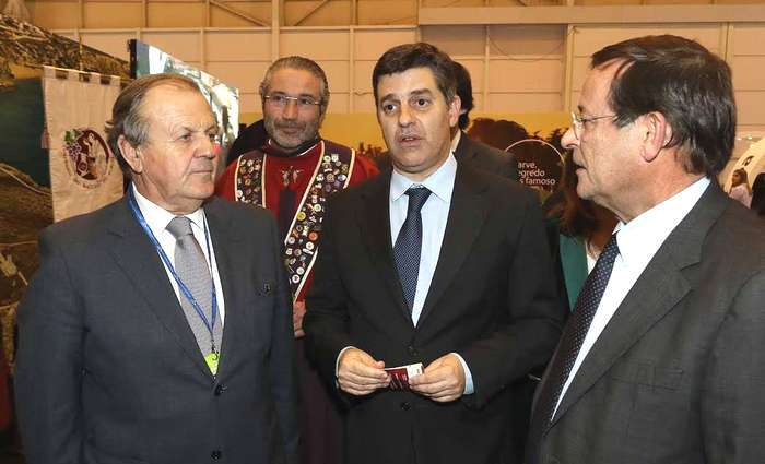 Ministros de visita à BTL provaram os vinhos do Algarve