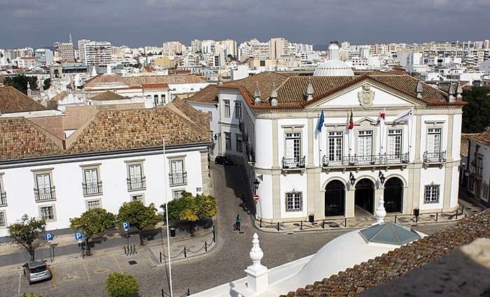 Município de Faro fiscaliza cafés e bares abertos no concelho