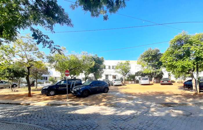 Projeto Living Street tranforma rua em espaço verde em Faro