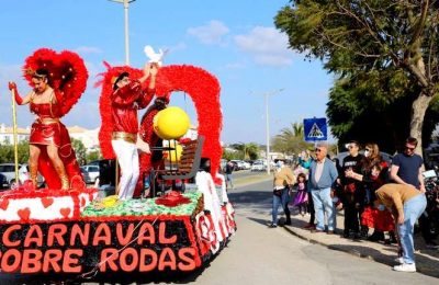 Amor e Afetos no Carnaval sobre Rodas em Castro Marim