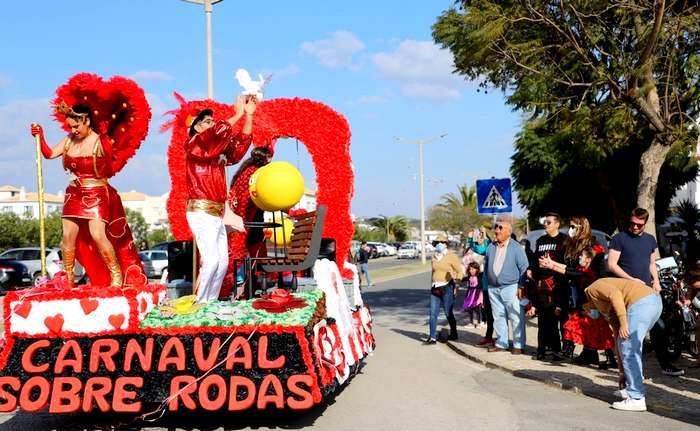 Amor e Afetos no Carnaval sobre Rodas em Castro Marim